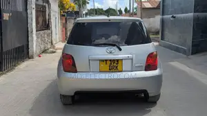Toyota IST 2005 Silver