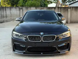 BMW 320i Sedan RWD 2013 Black