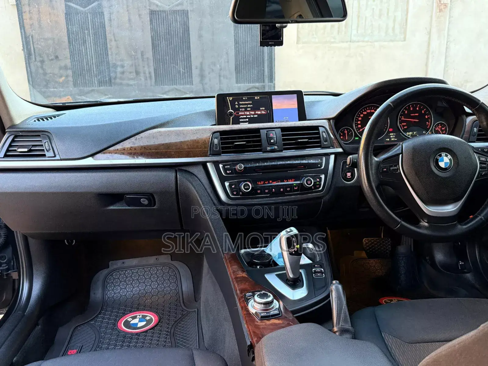 BMW 320i Sedan RWD 2013 Black