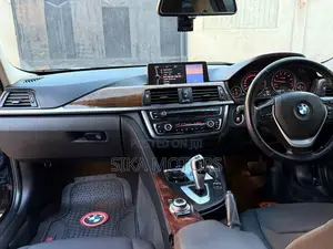 BMW 320i Sedan RWD 2013 Black