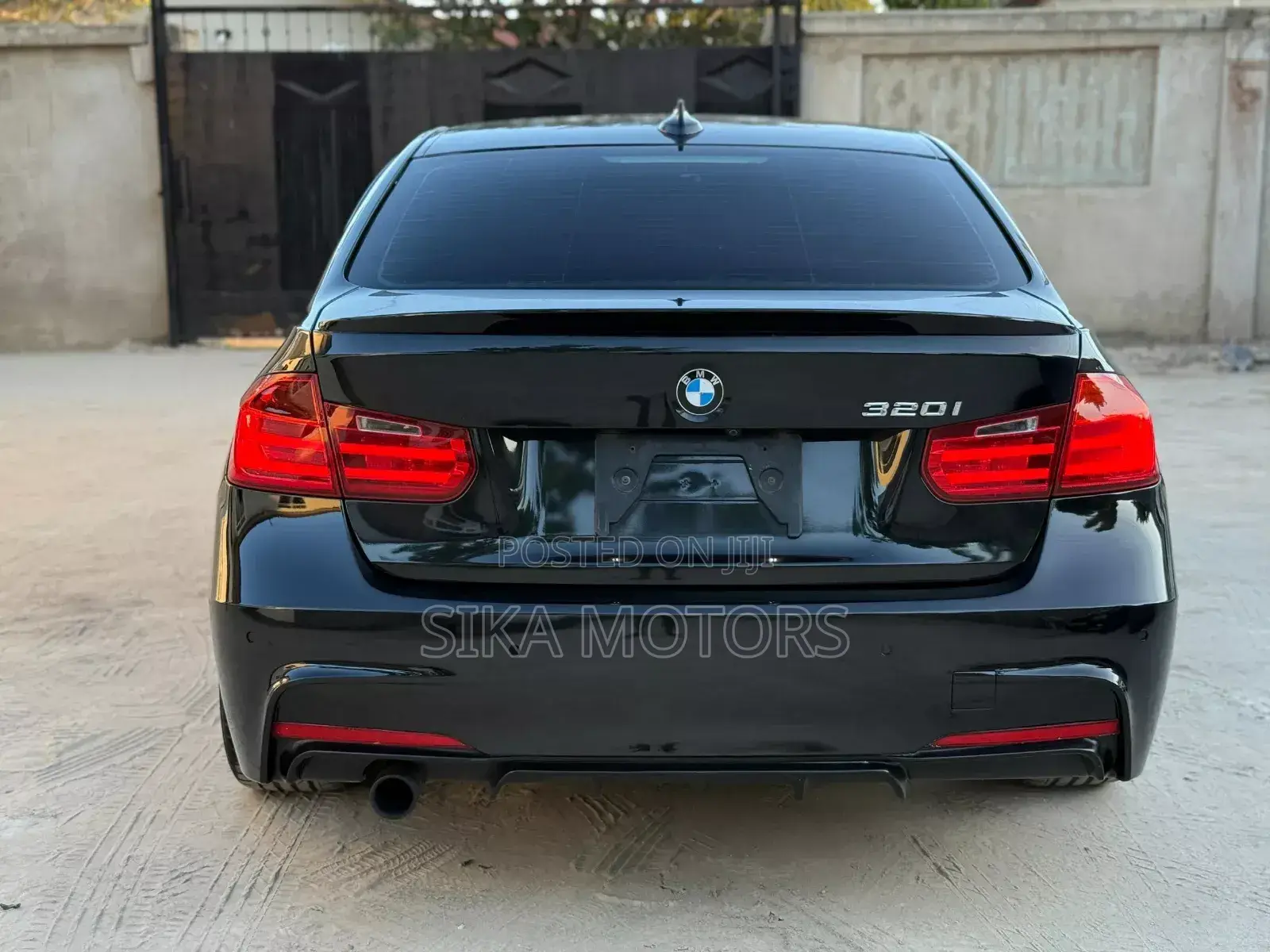 BMW 320i Sedan RWD 2013 Black