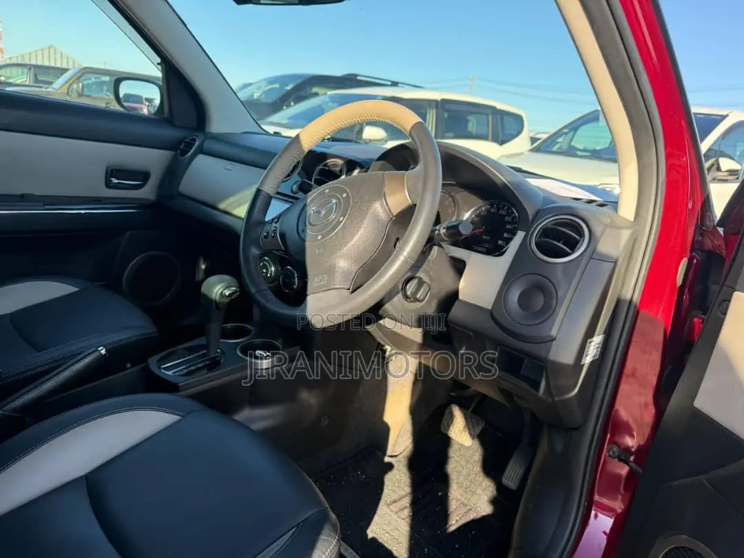 Mazda Verisa 2011 Red