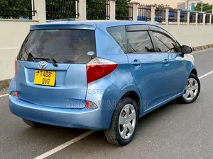 Toyota Ractis 1.3 FWD 2012 Blue