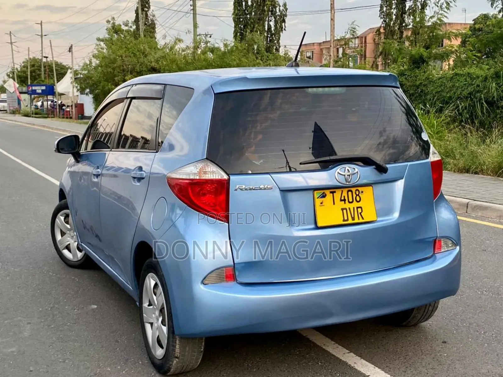 Toyota Ractis 1.3 FWD 2012 Blue
