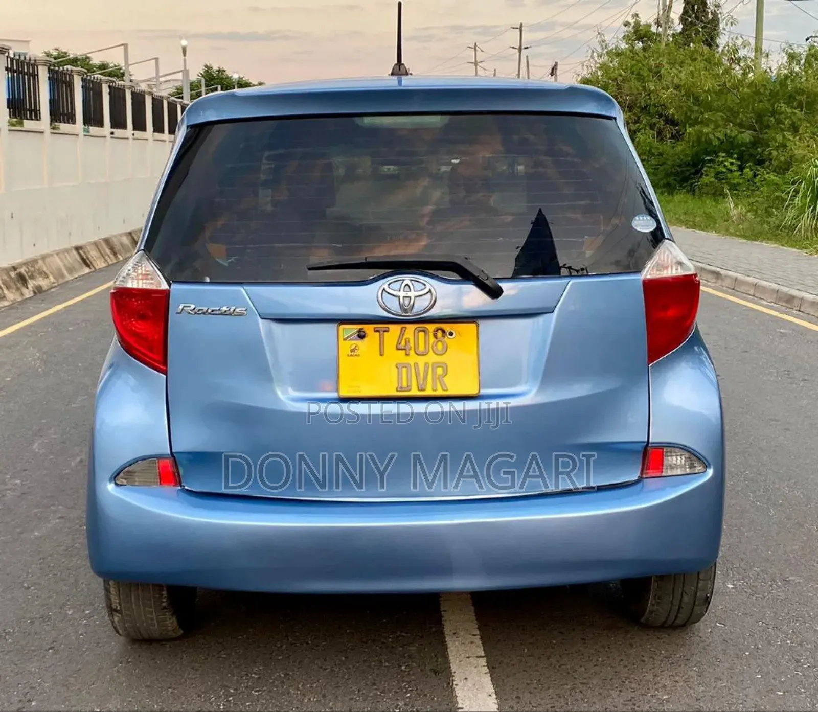 Toyota Ractis 1.3 FWD 2012 Blue