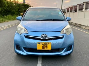 Toyota Ractis 1.3 FWD 2012 Blue