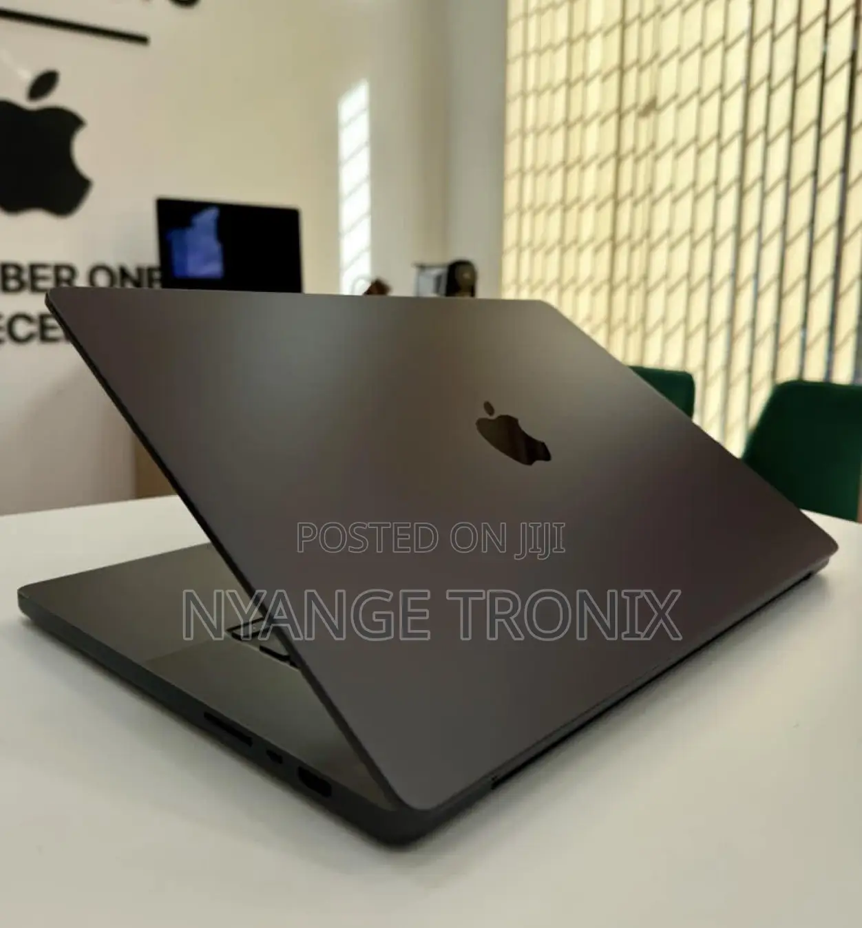 New Laptop Apple MacBook Pro 2024 M3 14-Inch 8GB Apple M3 SSD 512GB