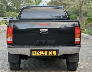 Toyota Hilux 2010 Black
