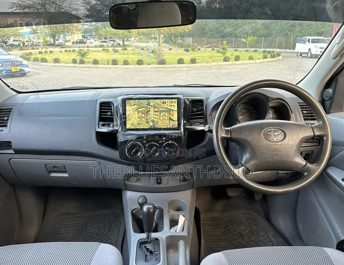 Toyota Hilux 2010 Black