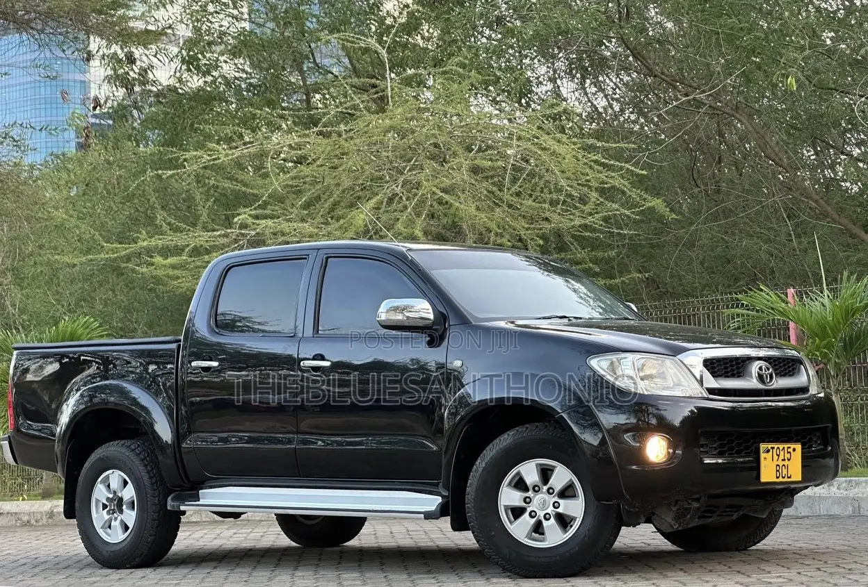 Toyota Hilux 2010 Black