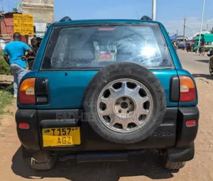 Toyota RAV4 1999 Green