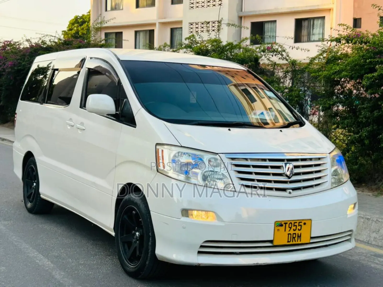 Toyota Alphard 2.4 Petrol AWD 2005 White