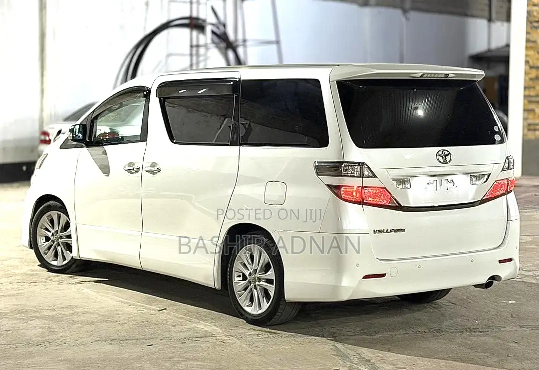 Toyota Vellfire 2010 White