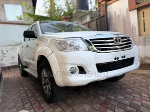 Toyota Hilux 2012 White