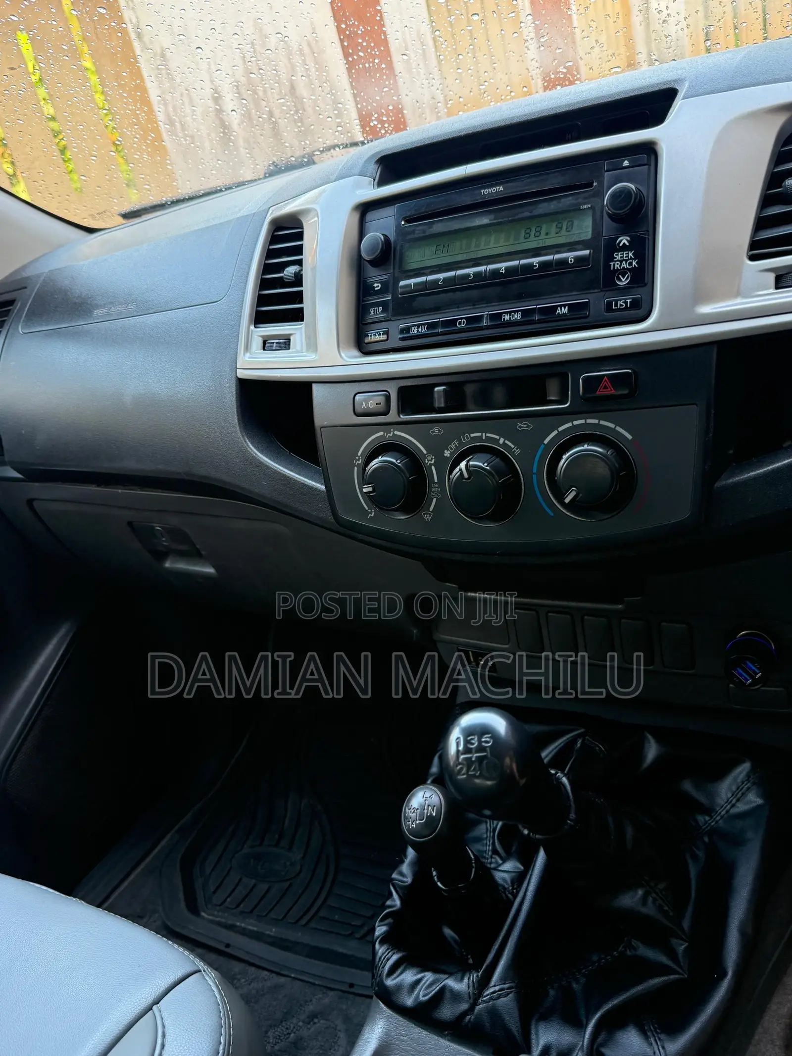 Toyota Hilux 2012 White