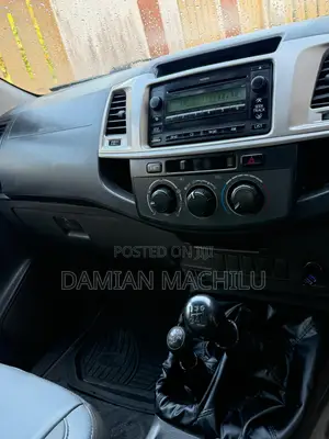 Toyota Hilux 2012 White
