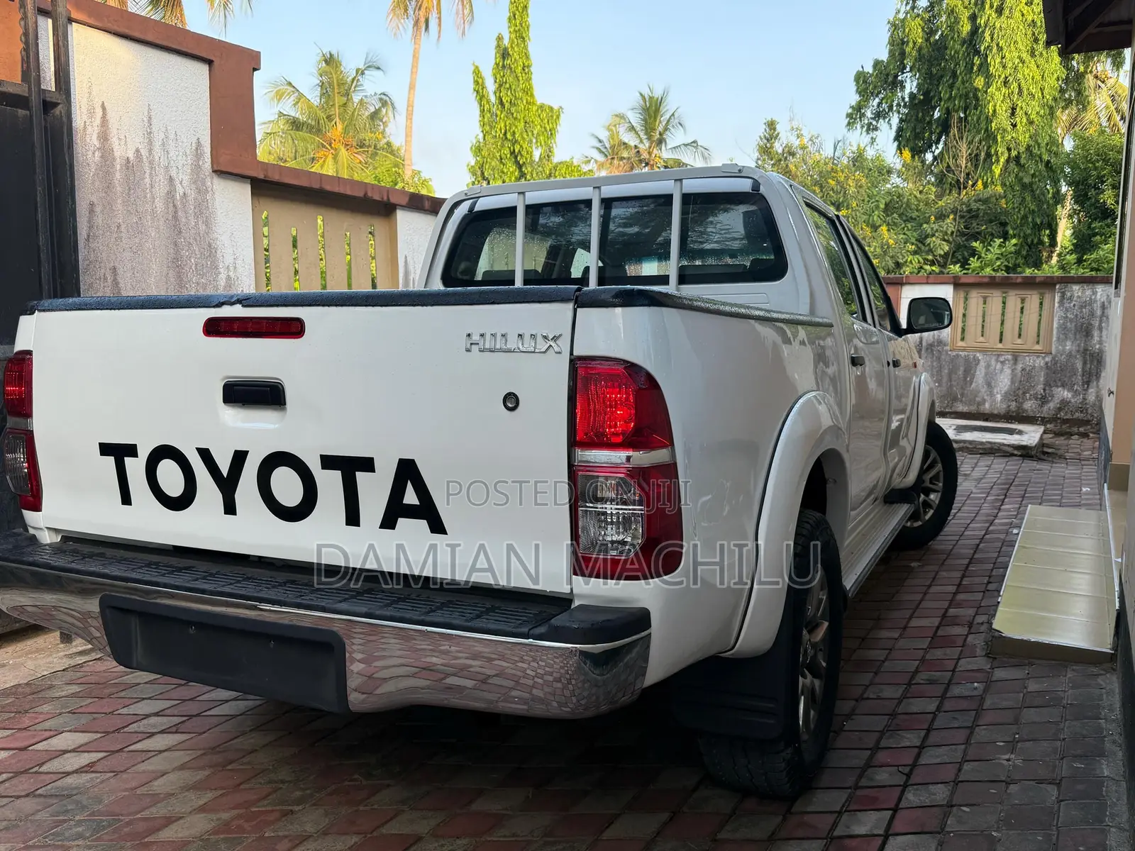Toyota Hilux 2012 White