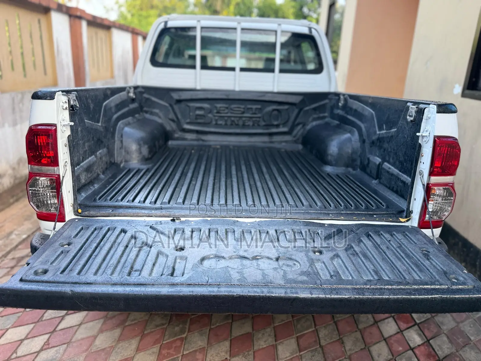 Toyota Hilux 2012 White