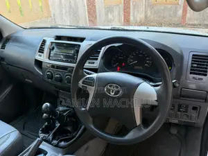 Toyota Hilux 2012 White