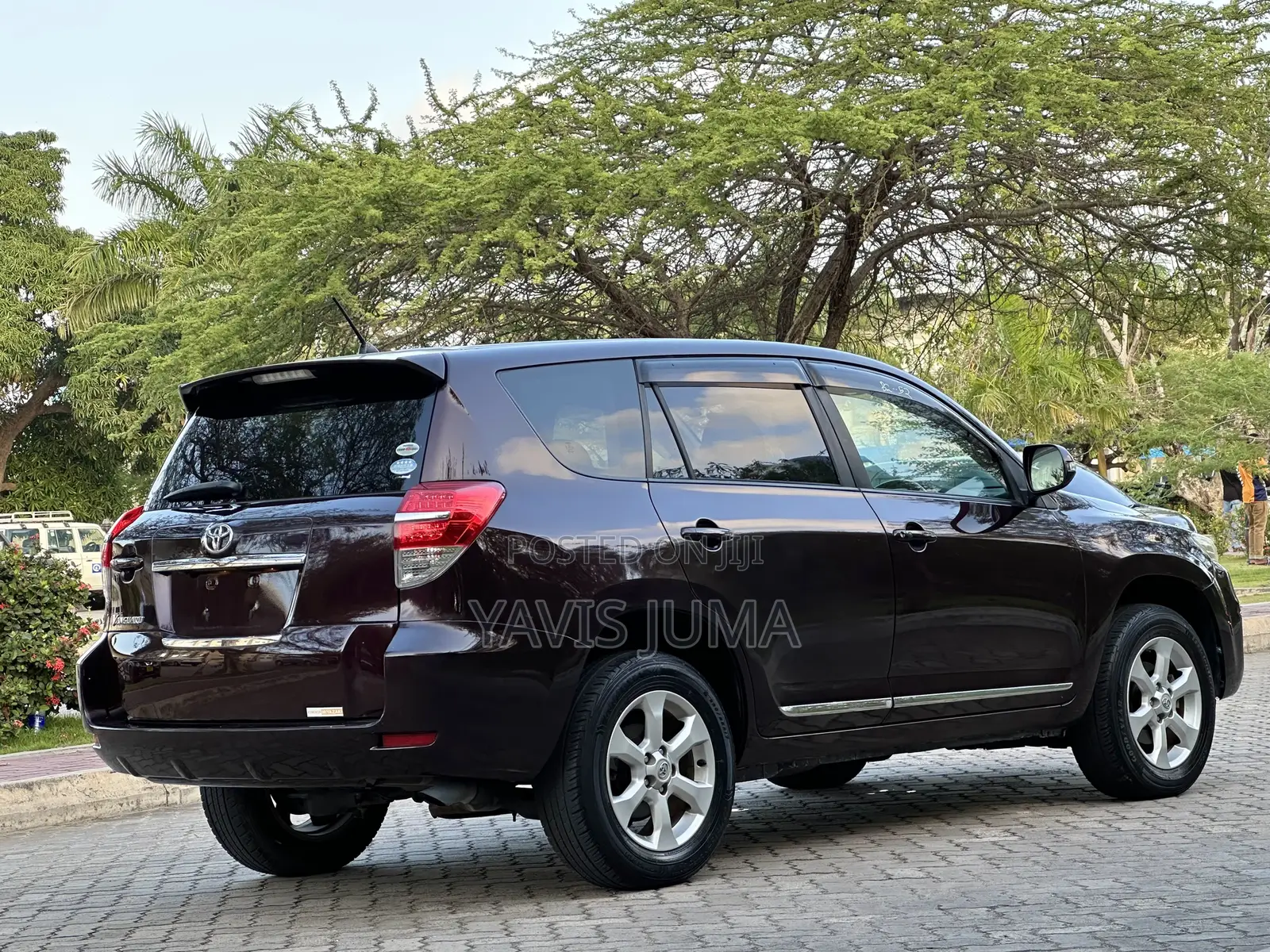 Toyota Vanguard 2010 Maroon