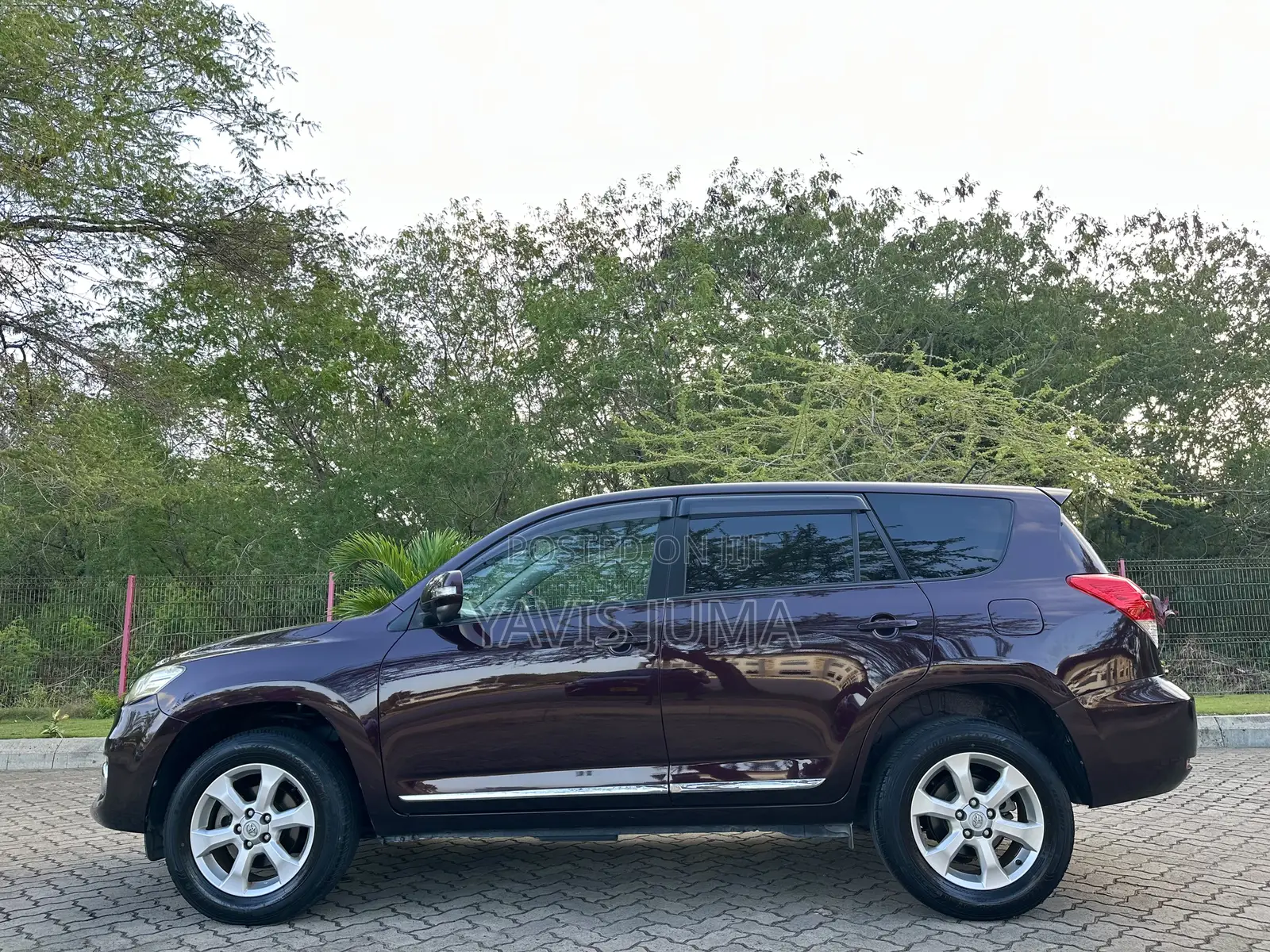 Toyota Vanguard 2010 Maroon
