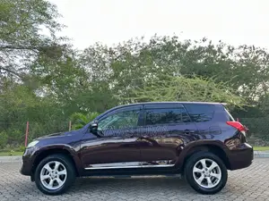 Toyota Vanguard 2010 Maroon