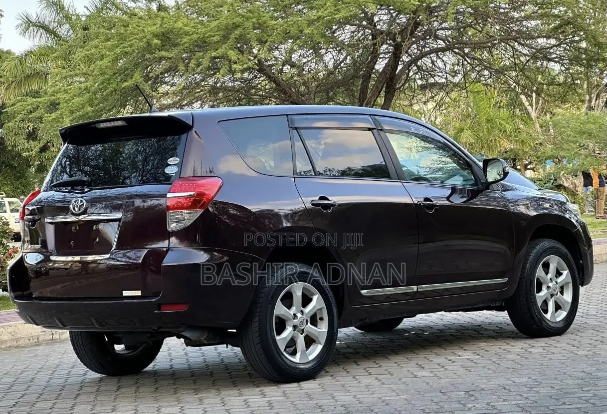 Toyota Vanguard 2011 Black