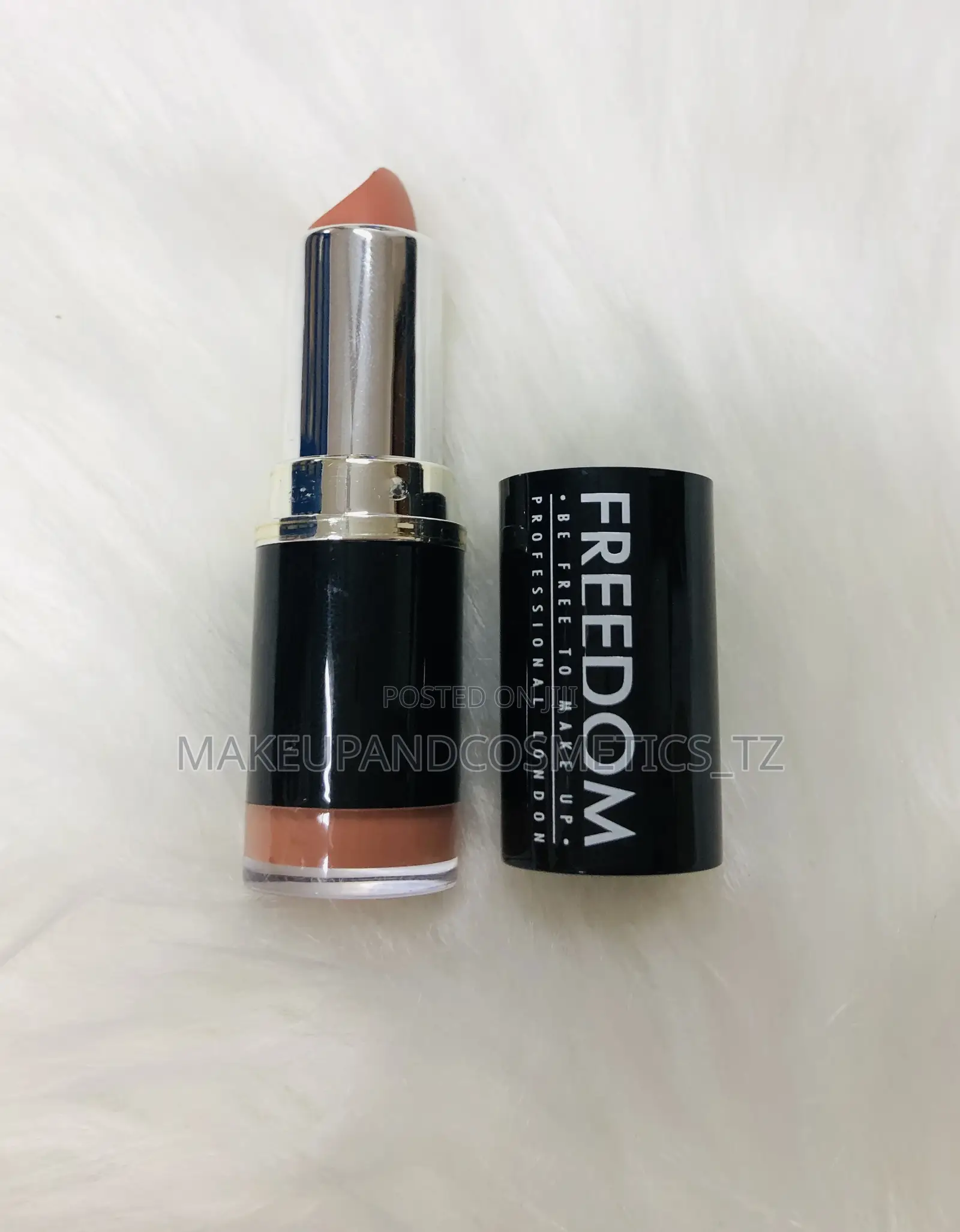 Freedom Pro Lipstick Nude Matte Devoted