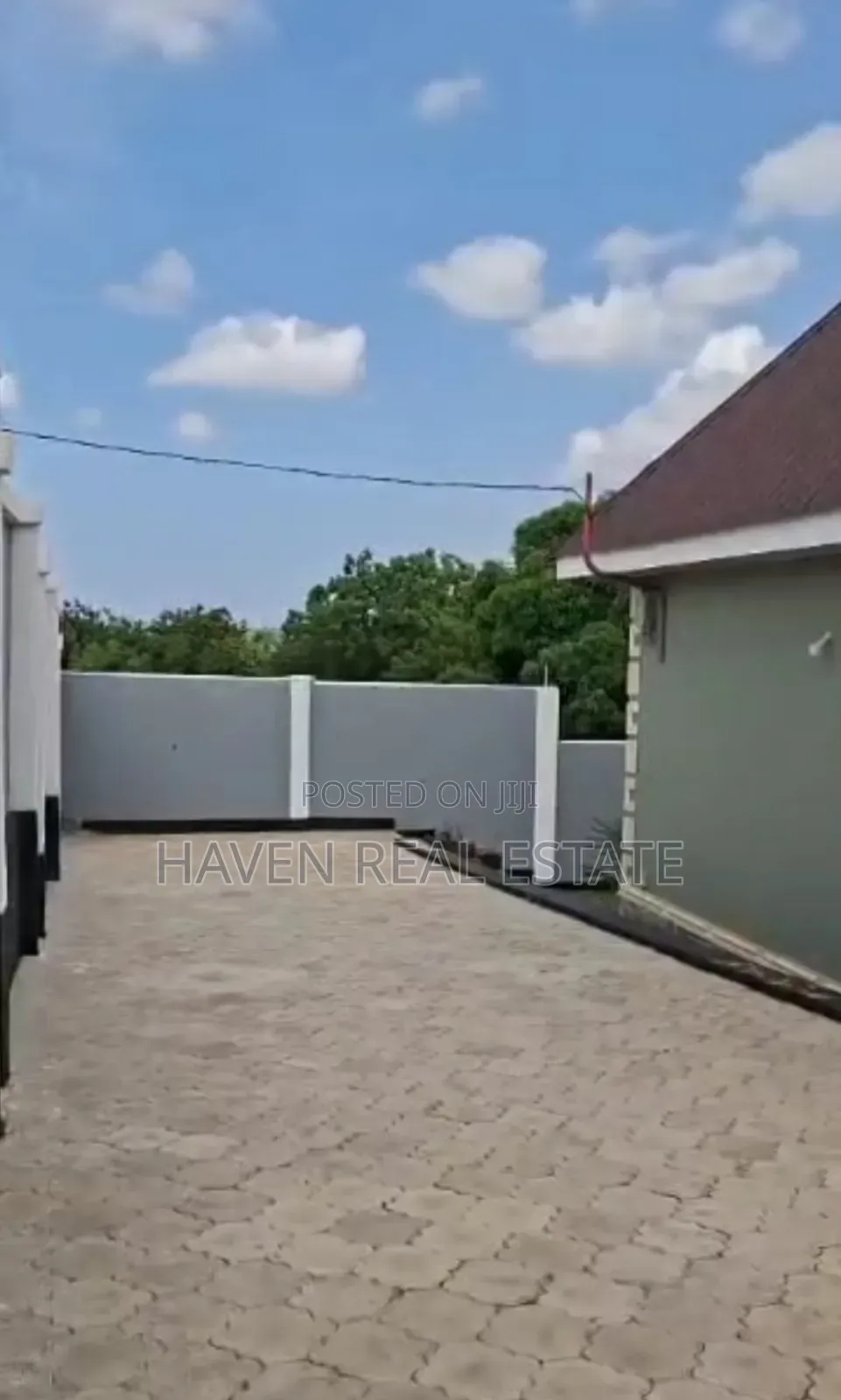 3bdrm House in Goba for sale