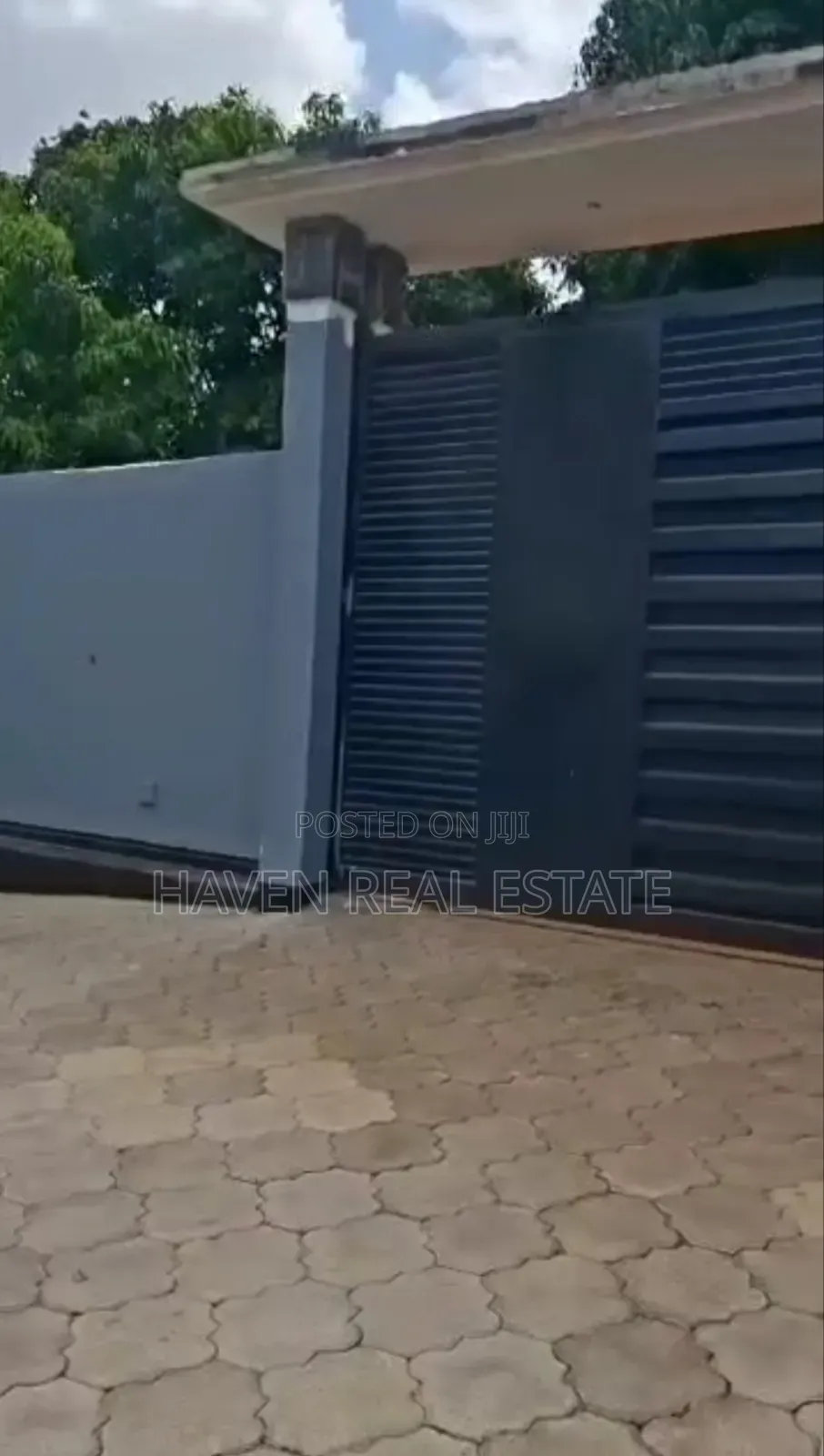 3bdrm House in Goba for sale