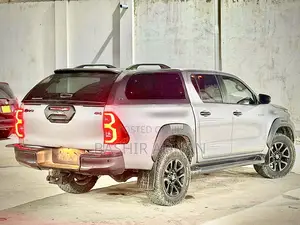 Toyota Hilux 2021 Silver