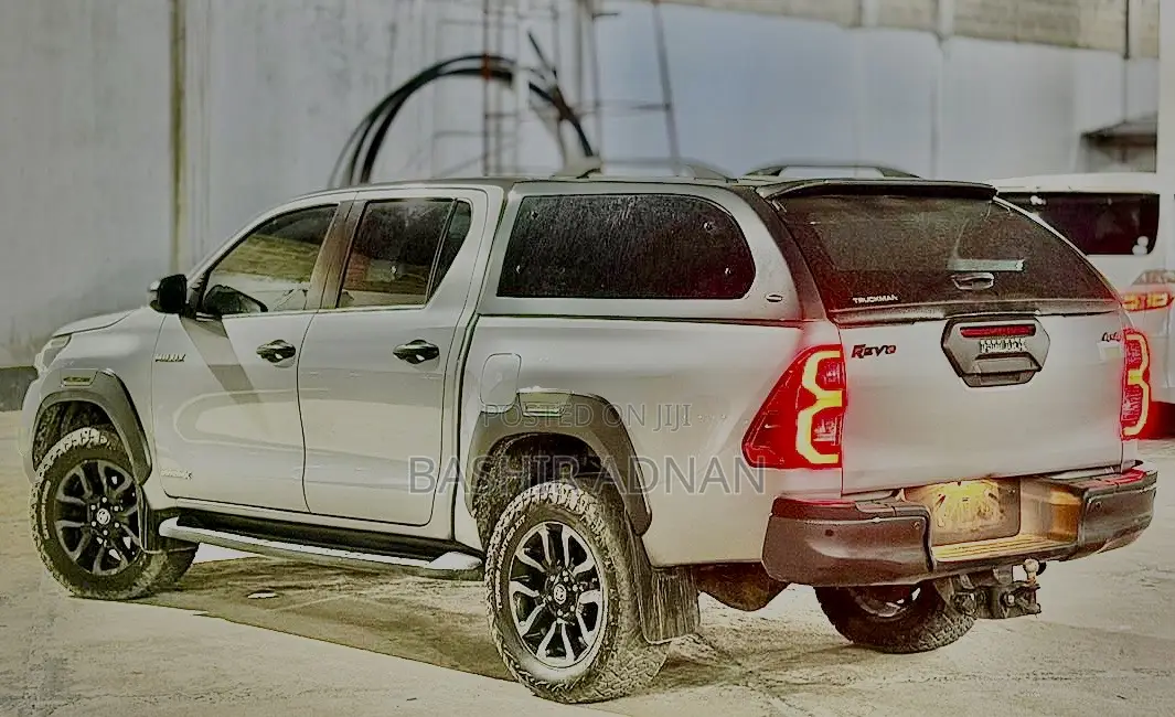 Toyota Hilux 2021 Silver