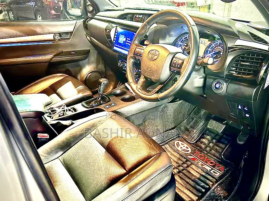 Toyota Hilux 2021 Silver