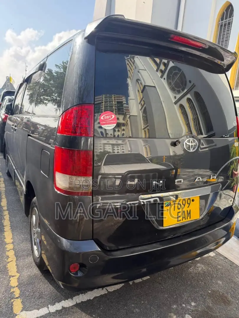 Toyota Noah 2005 Black