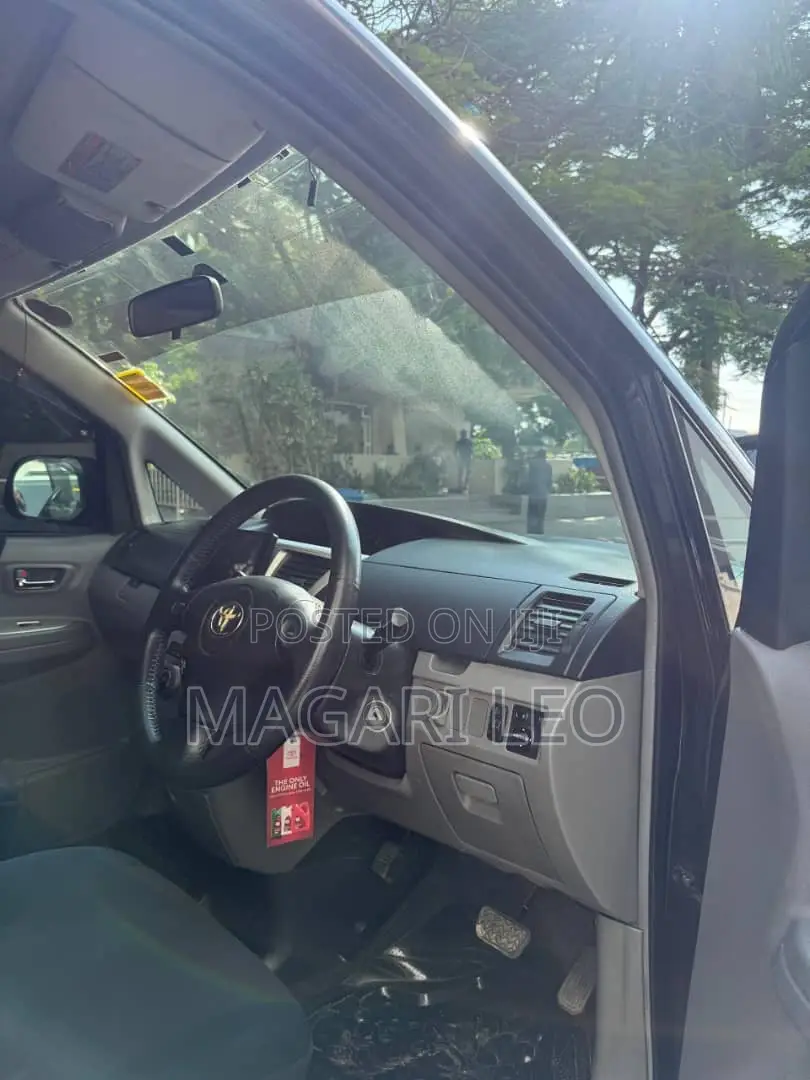 Toyota Noah 2005 Black
