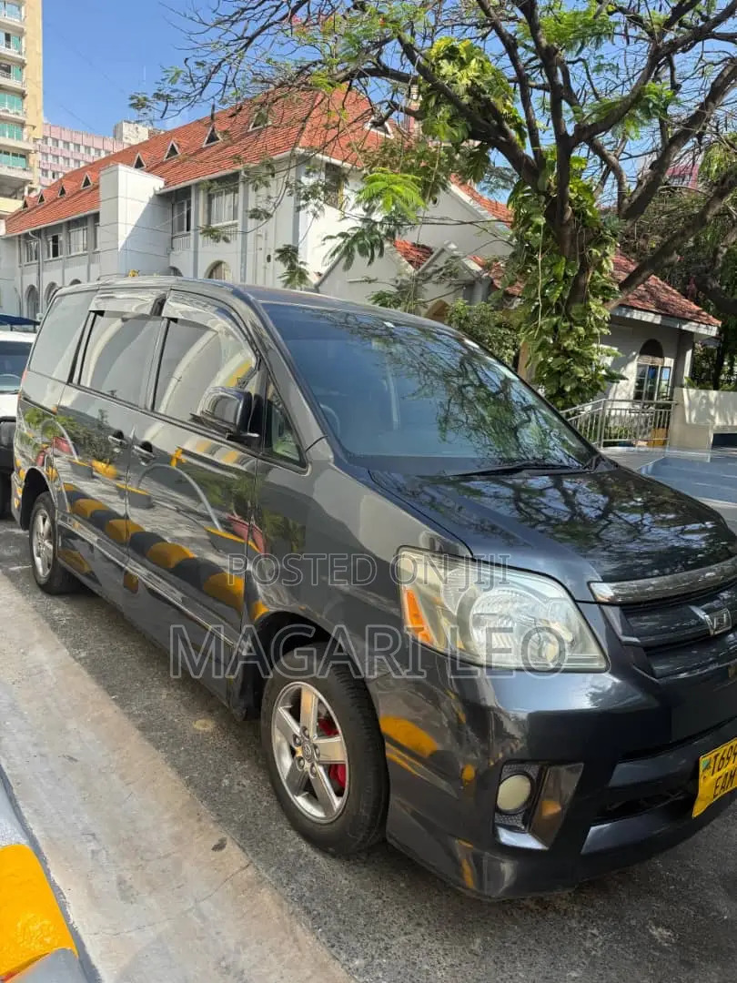 Toyota Noah 2005 Black