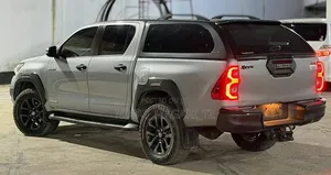 Toyota Hilux 2021 Blue