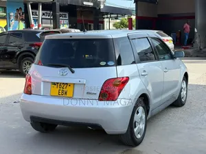Toyota IST 2004 Silver