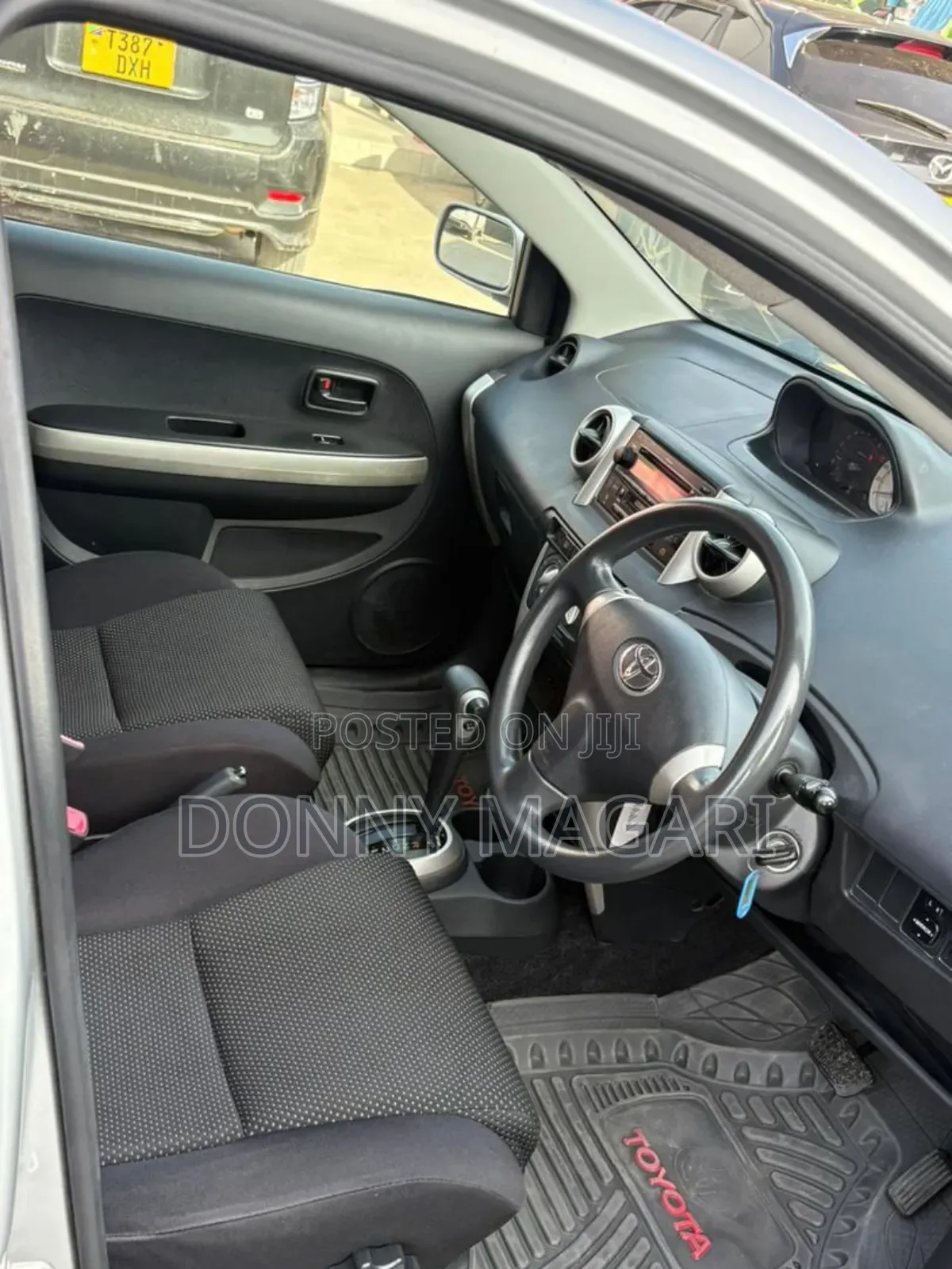 Toyota IST 2004 Silver