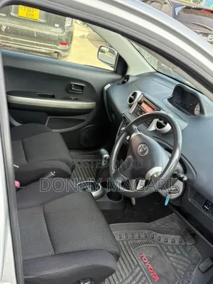 Toyota IST 2004 Silver
