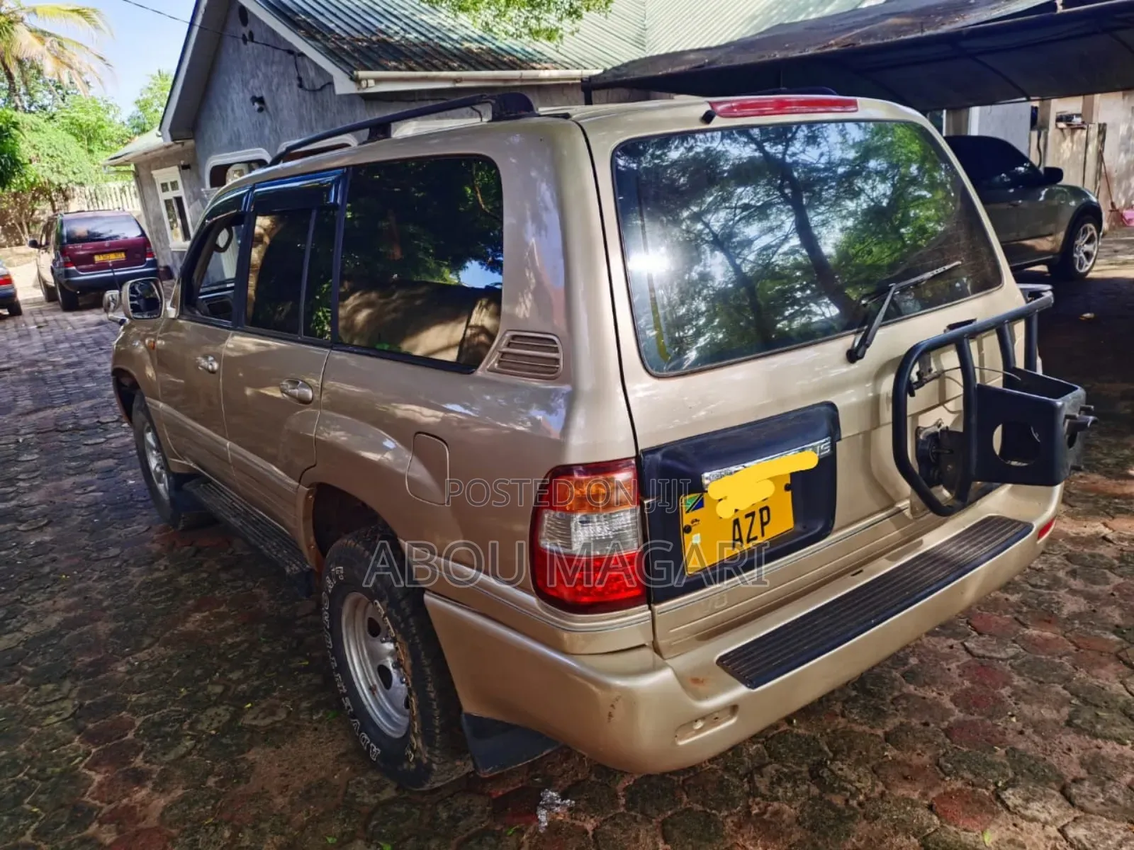 Toyota Land Cruiser 90 2000 Gold