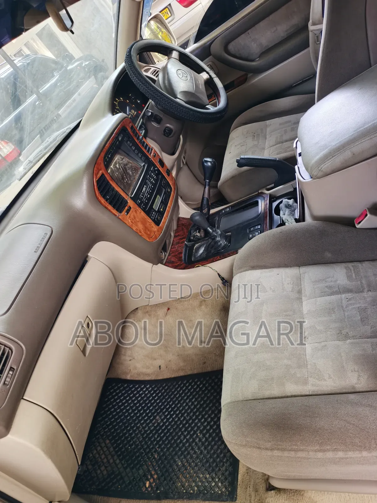 Toyota Land Cruiser 90 2000 Gold