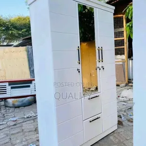 Makabati Ya Nguo Milango Mitatu