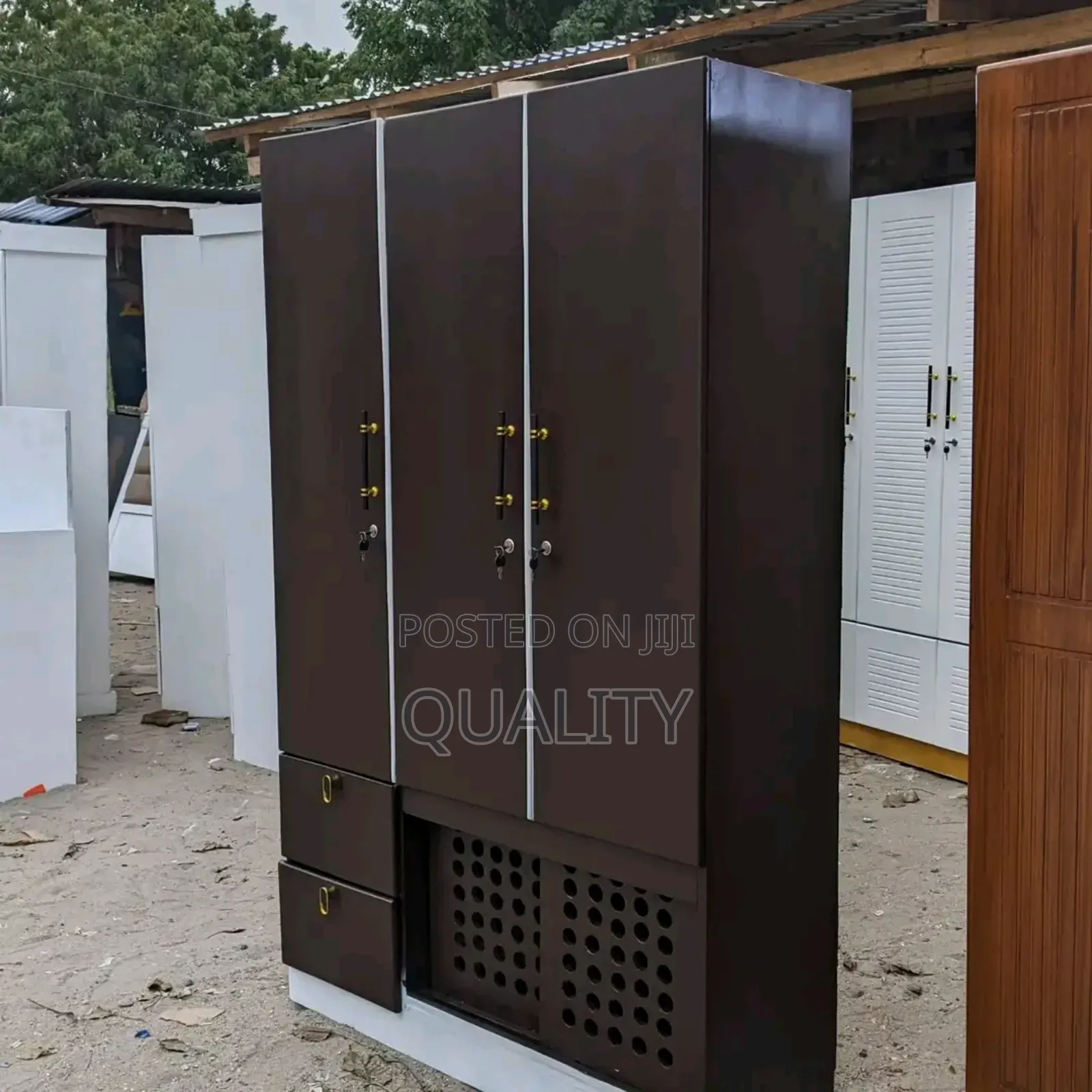 Makabati Ya Nguo Milango Mitatu