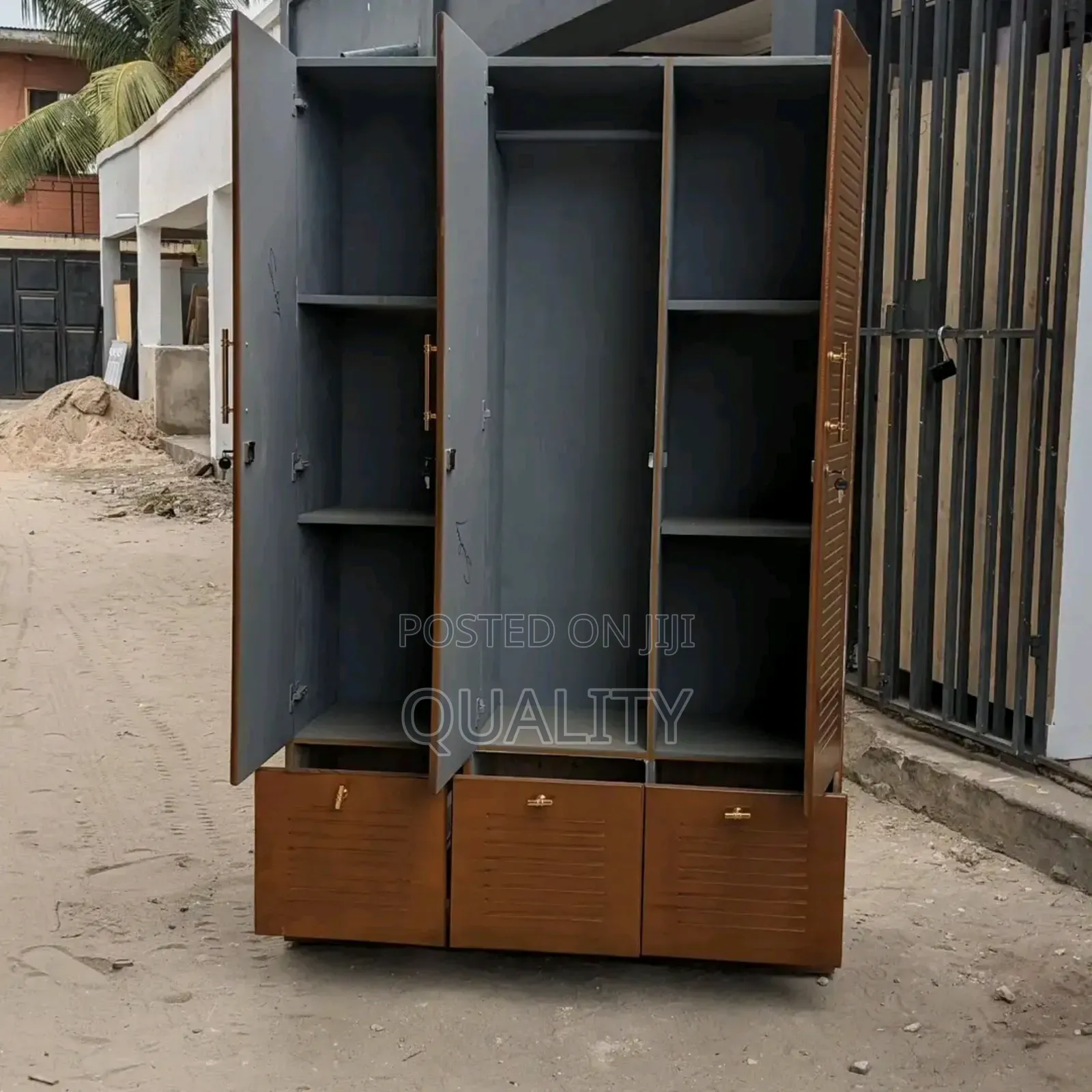 Makabati Ya Nguo Milango Mitatu