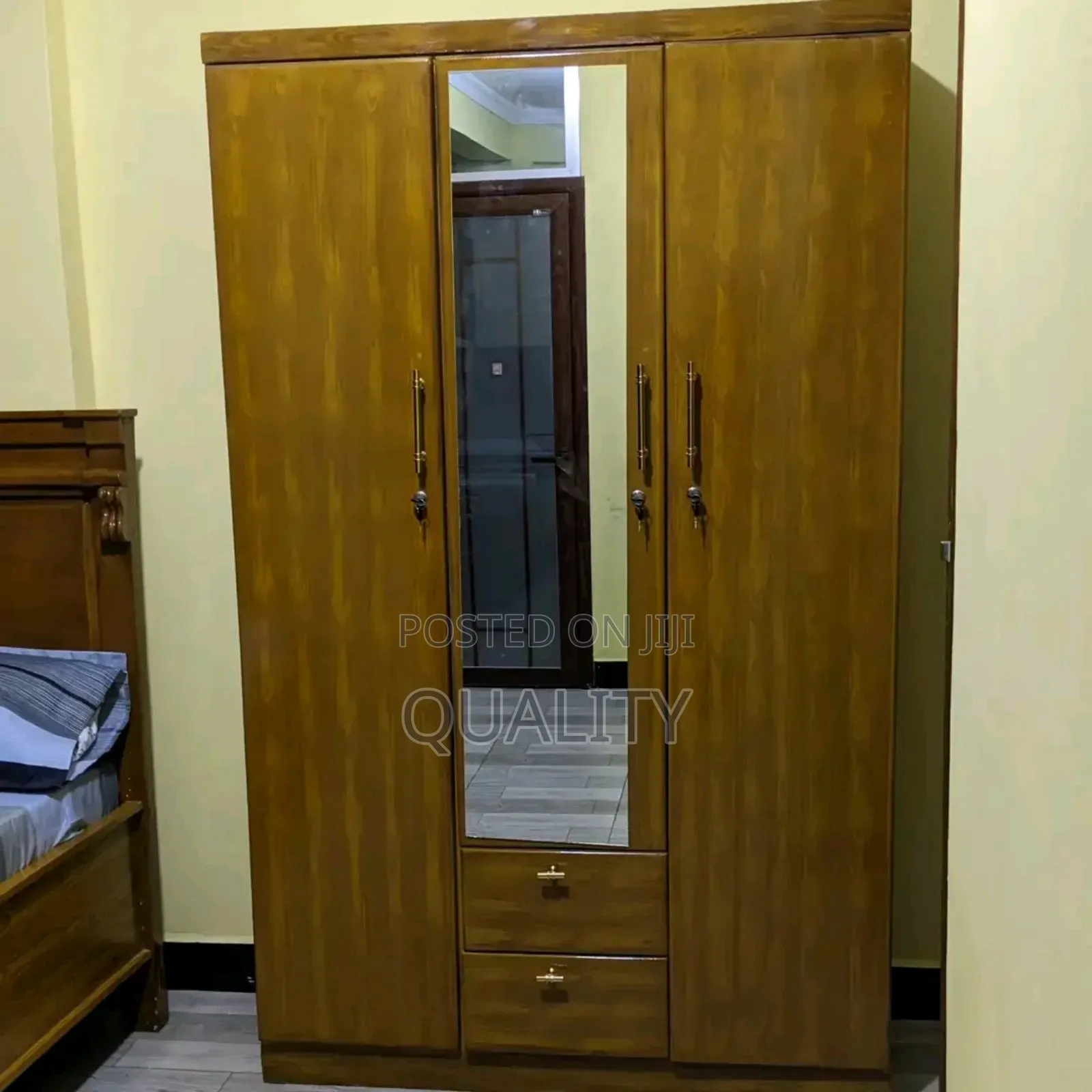 Makabati Ya Nguo Milango Mitatu