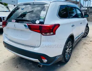 Mitsubishi Outlander 2015 White