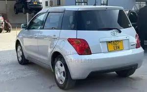 Toyota IST 2004 Silver