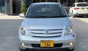 Toyota IST 2004 Silver