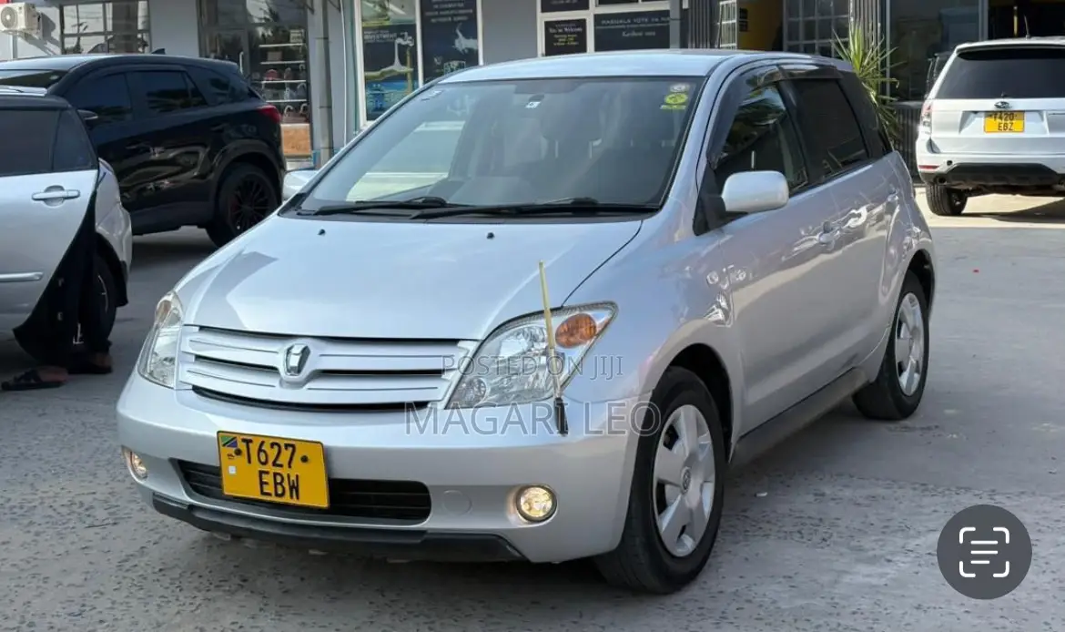 Toyota IST 2004 Silver